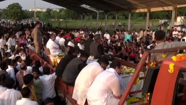 Mulayam Singh Yadav funeral: SP patriarch cremated in Uttar Pradesh's Saifai