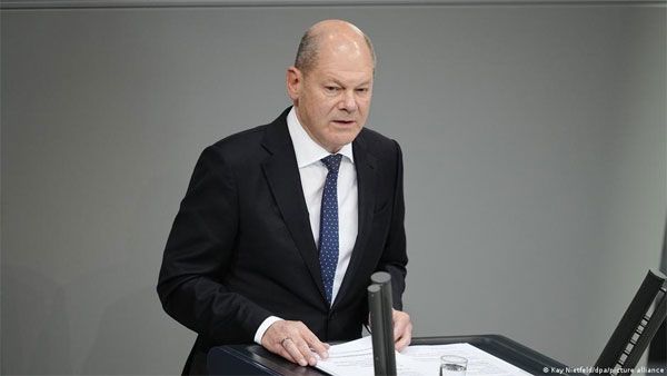 Scholz: Russian air attacks on Kyiv are 'war crimes'