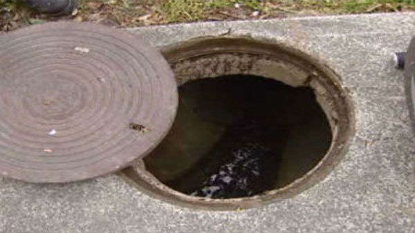 Two, including sanitation worker, die cleaning a septic tank without safety gears