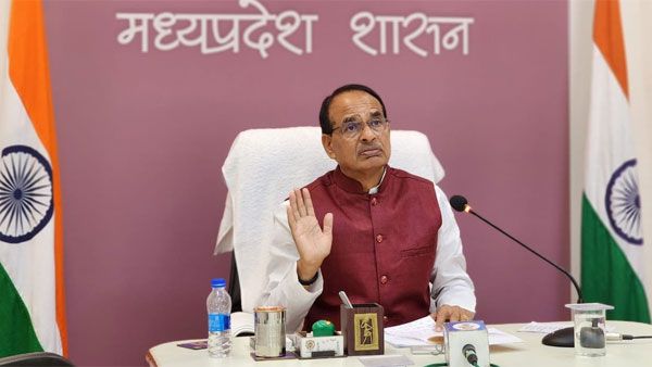 MP CM hosts Diwali party for over 400 children orphaned by COVID