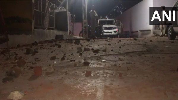 Stones pelted during Navratri celebrations in Gujarat's Kheda, 6 detained