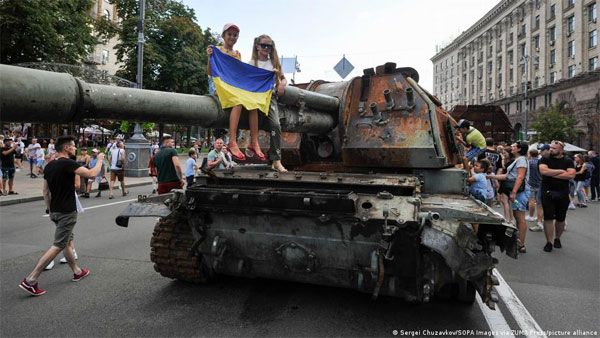 Court allows placing wrecked tank near Russian embassy