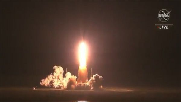 Artemis 1 mission launch: NASA's new moon rocket blasts off on debut flight
