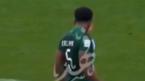 Fact Check: Saudi defender did not ask Lionel Messi to convert