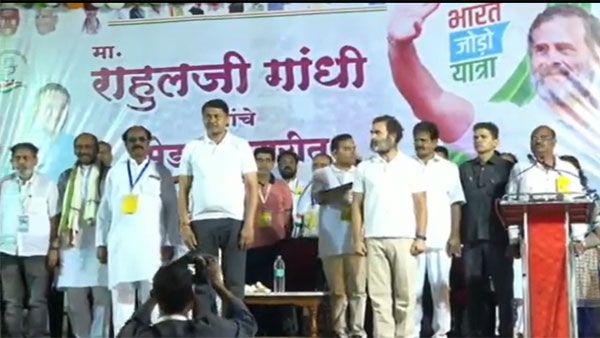 Rahul Gandhi's big goof up while playing national anthem