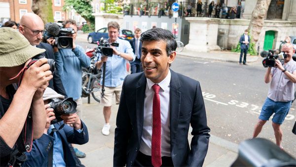 Hindus in Britain are very well behaved, smart and rich