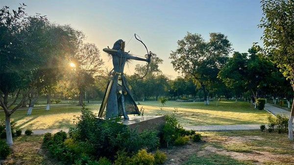 Statue of symbolic warrior woman vandalised in Pakistan’s Lahore