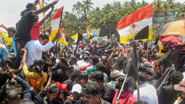 15 priests booked after mob led by Latin Catholic Church halt construction at Vizhinjam port