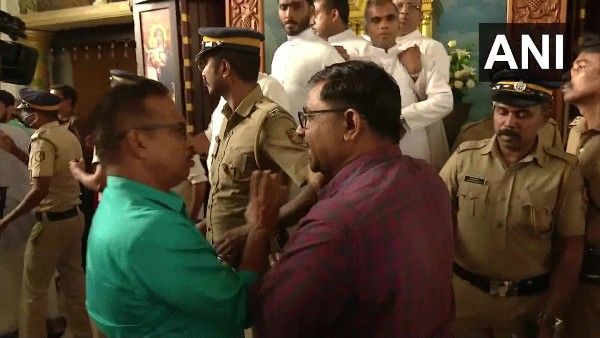 Clashes erupt at St Mary's Cathedral Basilica at Ernakulam over unified Mass