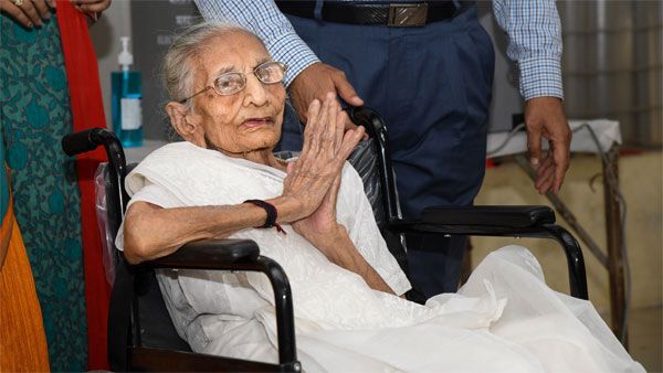 PM Modi's mother Heeraben's health improving; Gujarat CM visits Ahmedabad hospital for second time