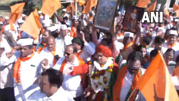 Why are the Panchamshali Lingayats protesting in Karnataka and what do they want