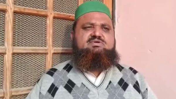 Deoband’s Maualana lashes out at Shahi Iman and explains why Muslim women do not go to Mosques