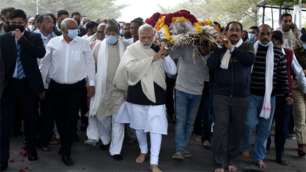 Heeraben demise: Family urges people to continue with work, says it will be befitting tribute