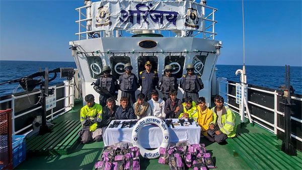 Another 26/11 averted: Agencies intercept Pakistan boat, arrest 10, recover drugs worth Rs 300 crore