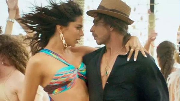 Prakash Raj slams protestors who burnt Shah Rukh's effigy over Deepika's song