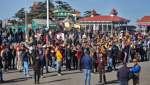 As Congress set to regain Himachal, BJP sends gen secy to engage rebels