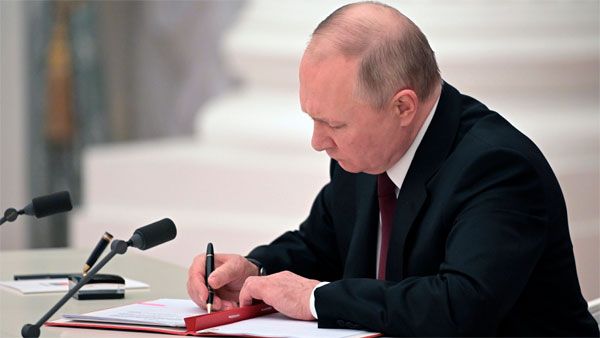 President Vladimir Putin signs decree to ban sale of countries backing price cap