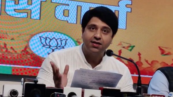 BJP accuses AAP of trying to lure its councillors