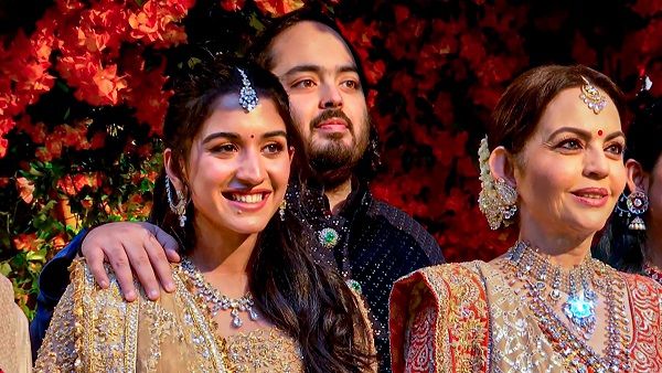 From Aishwarya Rai to Gauri Khan, celebrity galore at Anant Ambani-Radhika Merchant's engagement