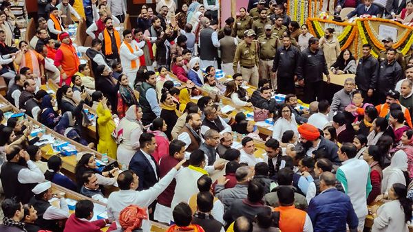 Delhi Municipal House adjourned again