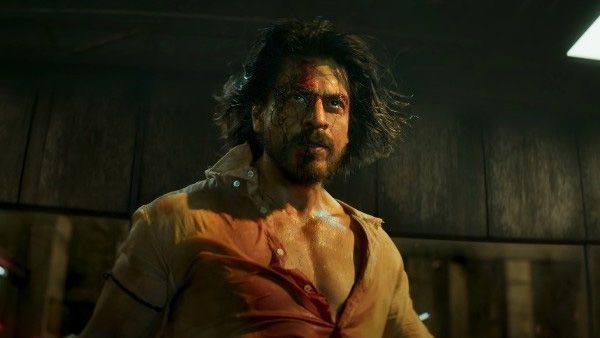 'Thank u all my Mehmaans': Shah Rukh Khan waves out at frenzied fans outside Mannat post 'Pathaan' success