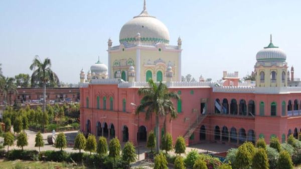 Darul Uloom issued fatwa to Muslim students: Warns them against shaving beard