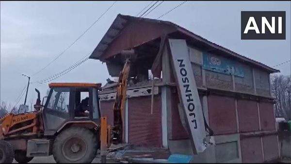 Hurriyat leader’s complex built on encroached J&K land faces bulldozer action