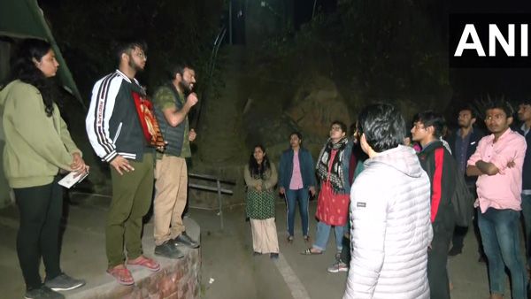 ABVP-Left wing students clash at JNU over defiling of Shivaji Maharaja’s portrait