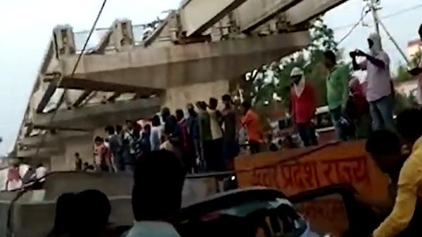 Fact Check: This video of a flyover collapsing is from Varanasi, not Delhi