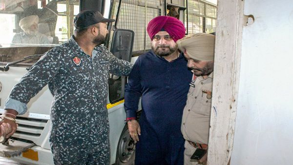 Congress leader Navjot Sidhu likely to be out of jail on April 1