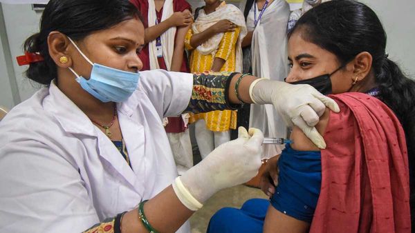 Fact Check: Do Covid-19 vaccines cause stillbirths or miscarriages?