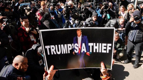 Why cops taking Trump's mug shot will be a big deal!