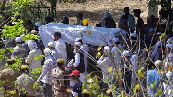 Fact Check: Did a sea of humanity descend on Asad Ahmed’s funeral