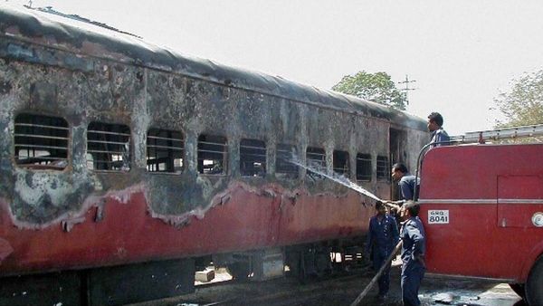 SC grants bail to 8 accused in 2002 Godhra train-burning case