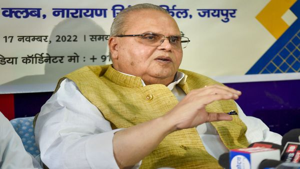 PM Modi told me to keep quiet on Pulwama: Satyapal Malik