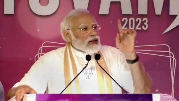 PM attacks Left, Cong: Kerala suffered due to their ideological conflict