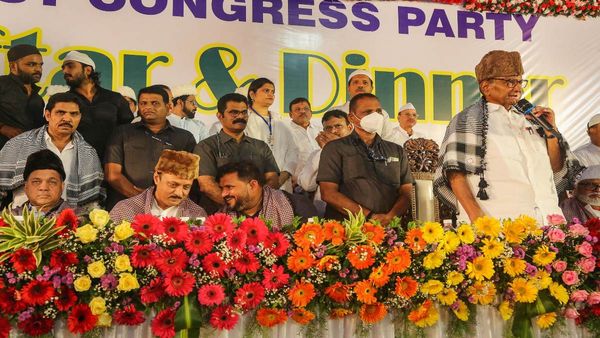 Sharad Pawar attends iftar party with nephew Ajit amid rift rumour