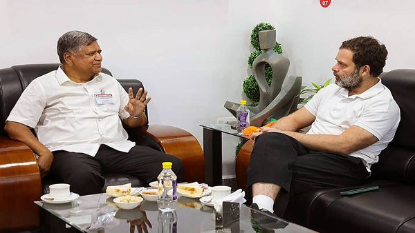 Rahul Gandhi meets Jagadish Shettar