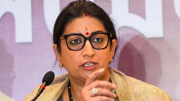 Smriti Irani slams Jagadish Shettar, says the party was backstabbed