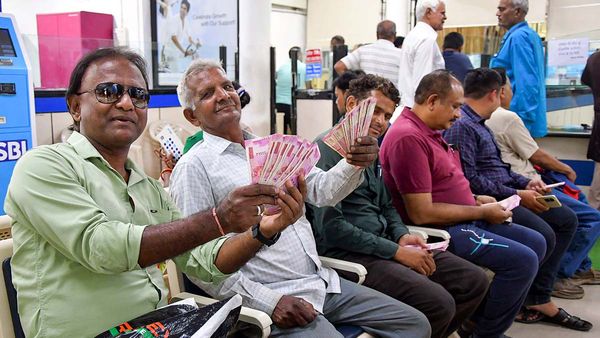 Chaos, Confusion On First Day Of Rs 2,000 Note Exchange In Delhi