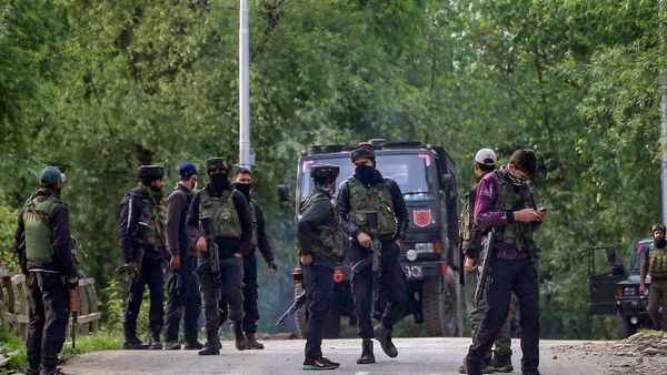 Security forces gun down two Lashkar terrorists in Baramulla