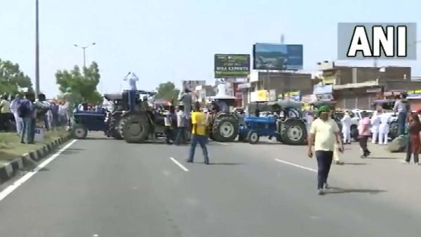 Farmers Block Delhi-Haryana Highway In Kurukshetra Demanding MSP For Sunflower Seeds