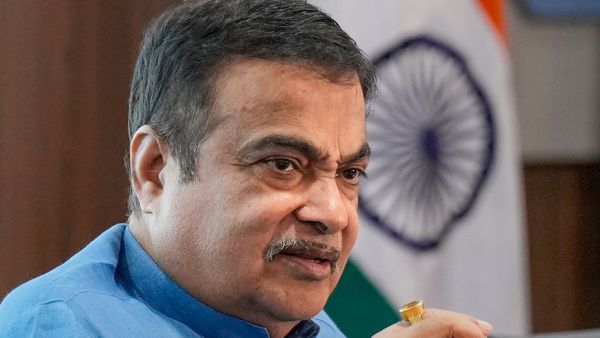 Union Minister Gadkari Shares Stage With Congress' Digvijaya Singh, Praises Him