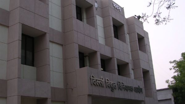 SC Defers DERC Chairman's Oath; Issues Notices To Centre, LG Office