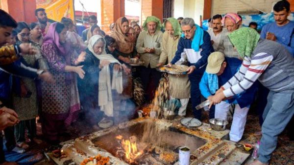 Hundreds Kashmiri Pandits Perform Pind Daan In J&K's Martand Sun Temple Today