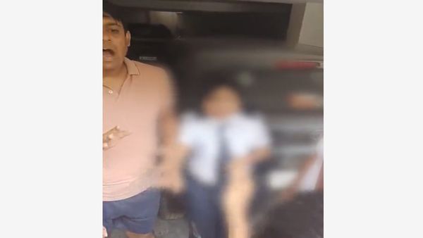 VIDEO: Angry Mob Beat Up Delhi Pilot, Husband For Torturing Minor Domestic Help