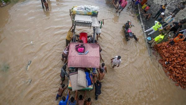 Locals Evacuated As The Water Level Of Yamuna River Crossed Danger Mark