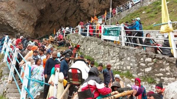 Landslide Blocks Jammu-Srinagar National Highway, Amarnath Yatra Suspended