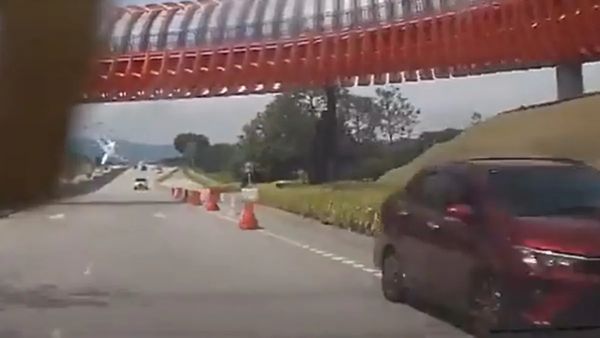 Small Plane Crashes On A Malaysian Highway, Killing All 8 People On Board And 2 On The Ground