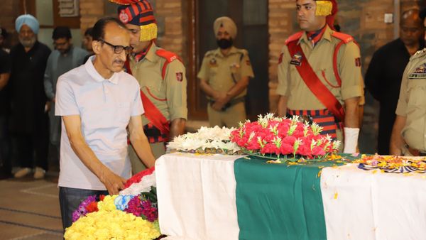 Unbroken Spirit: Ex-Cop Father Pays Respects To Martyred Son DSP Humayun Bhat, Video Goes Viral